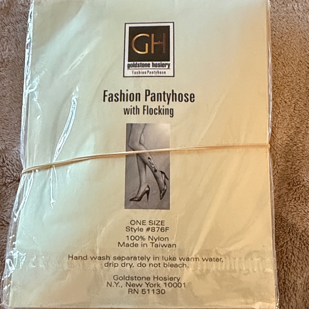 🩷 3/$18 White Goldstone Hosiery Fashion Pantyhose with floral design